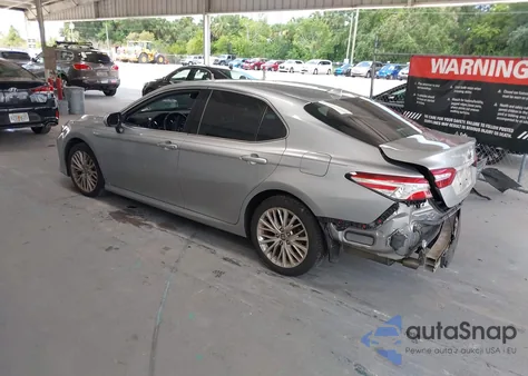 2020 Toyota Camry Xle Hybrid z USA, uszkodzony, nr VIN 4T1F31AK1LU533605